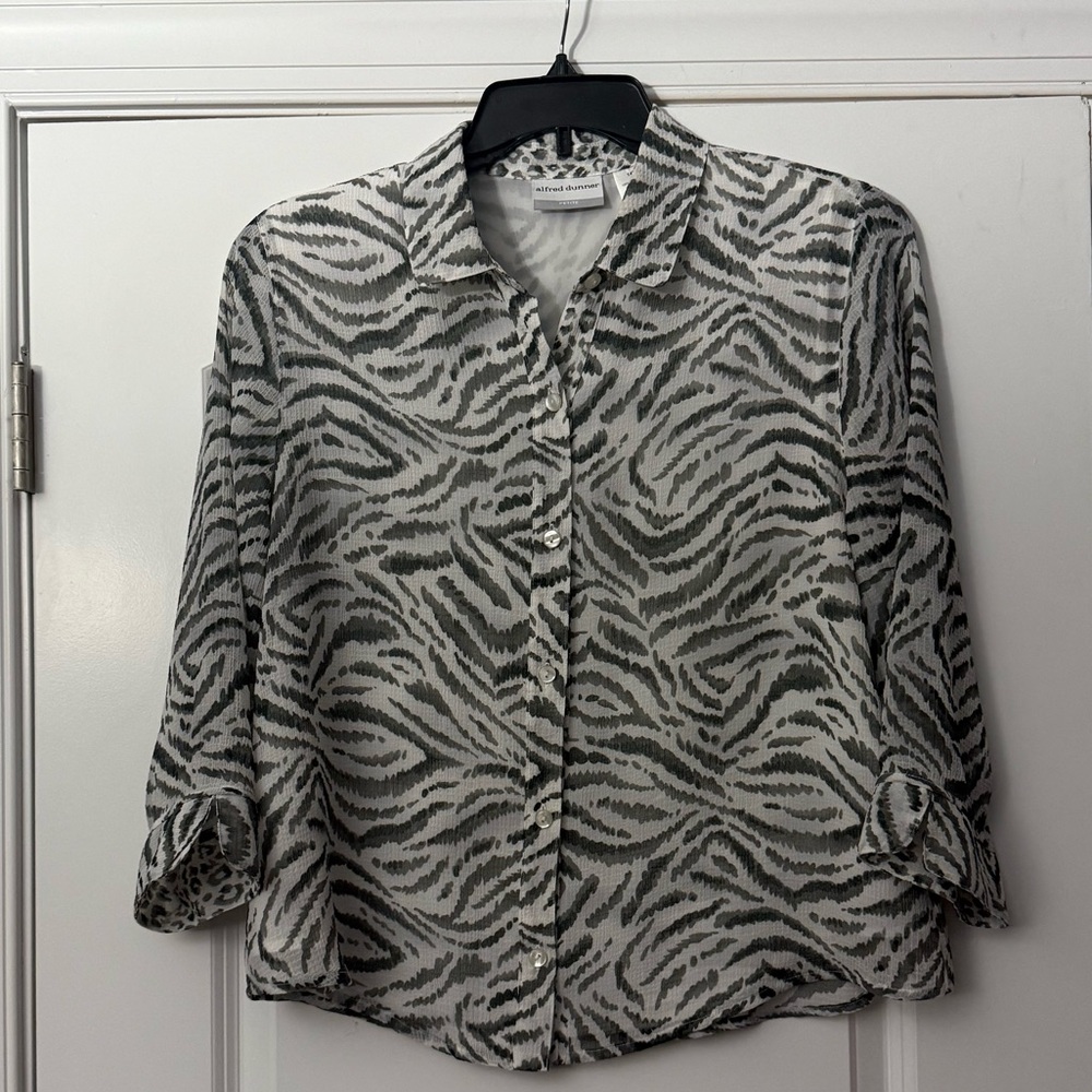 Alfred Dunner zebra print button up blouse with shoulder pads EUC